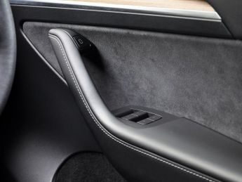 Tesla Model Y ModeL Y Long Range AWD