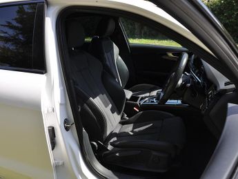 Audi A4 A4 Black Edition 35 TFSI MHEV Semi-Auto
