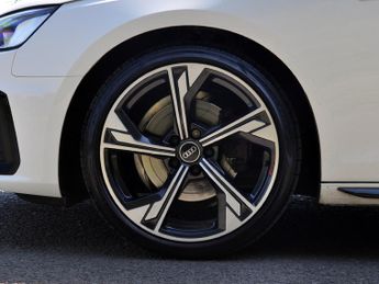 Audi A4 A4 Black Edition 35 TFSI MHEV Semi-Auto
