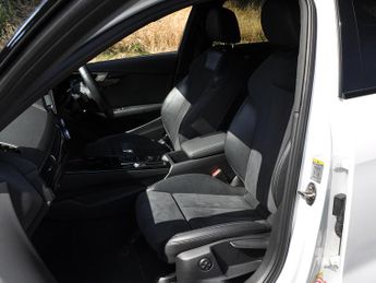 Audi A4 A4 Black Edition 35 TFSI MHEV Semi-Auto