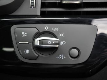 Audi A4 A4 Black Edition 35 TFSI MHEV Semi-Auto