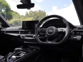 Audi A4 A4 Black Edition 35 TFSI MHEV Semi-Auto