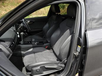 Audi A4 A4 Black Edition 35 TFSI MHEV Semi-Auto