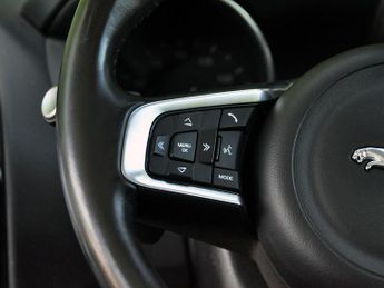 Jaguar F-pace F-PACE Portfolio AWD D Auto