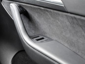 Tesla Model Y ModeL Y Long Range AWD