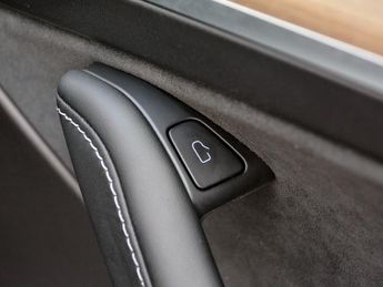 Tesla Model Y Model Y RWD