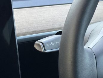 Tesla Model Y ModeL Y Long Range AWD