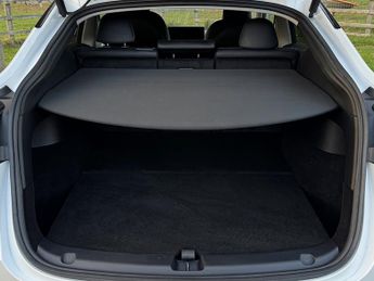 Tesla Model Y ModeL Y Long Range AWD
