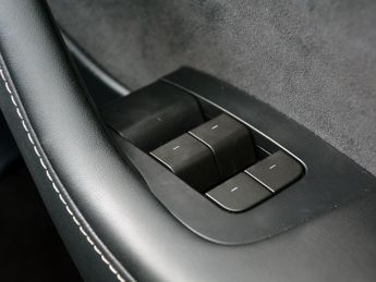 Tesla Model Y Model Y RWD