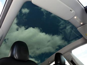 Tesla Model Y Model Y RWD
