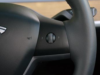 Tesla Model Y Model Y RWD