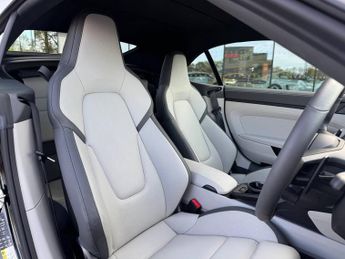 Porsche 911 [992] Carrera 4 Cabri GTS t-Hybrid 2dr PDK