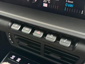 Porsche 911 [992] Carrera Coupe GTS t-Hybrid 2dr PDK