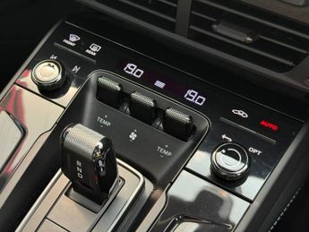 Porsche 911 [992] Carrera Coupe GTS t-Hybrid 2dr PDK