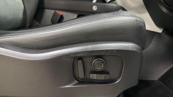 LAND ROVER DEFENDER 3.0 D250 X-Dynamic Se 90 3Dr Auto