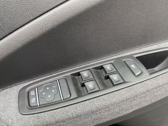 RENAULT ZOE R135 Ev50 52Kwh Iconic Hatchback 5Dr Electric Auto (Rapid Charge