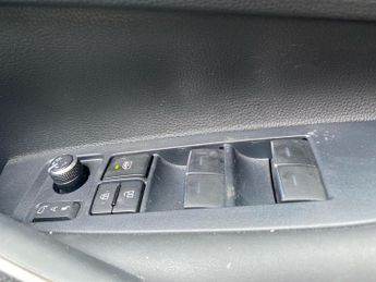 TOYOTA COROLLA 2.0 Vvt-I Hybrid Excel 5Dr Cvt