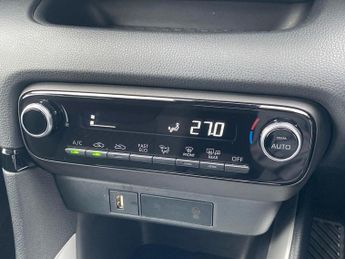 TOYOTA YARIS 1.5 Vvt-H Design Hatchback 5Dr Petrol Hybrid E-Cvt Euro 6 (S/S) 