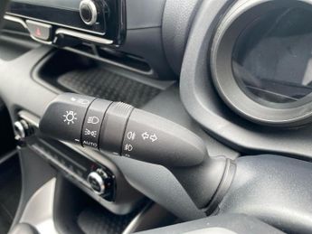 TOYOTA YARIS 1.5 Vvt-H Design Hatchback 5Dr Petrol Hybrid E-Cvt Euro 6 (S/S) 