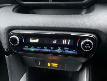 TOYOTA YARIS 1.5 Vvt-H Design Hatchback 5Dr Petrol Hybrid E-Cvt Euro 6 (S/S) 