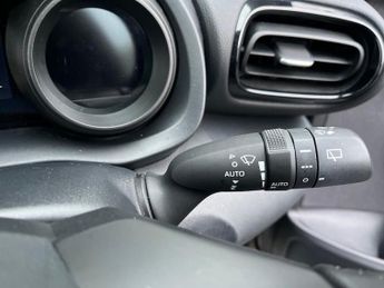 TOYOTA YARIS 1.5 Vvt-H Design Hatchback 5Dr Petrol Hybrid E-Cvt Euro 6 (S/S) 