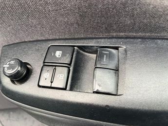 TOYOTA YARIS 1.5 Vvt-H Icon Hatchback 5Dr Petrol Hybrid E-Cvt Euro 6 (S/S) (1