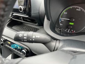 TOYOTA YARIS 1.5 Vvt-H Icon Hatchback 5Dr Petrol Hybrid E-Cvt Euro 6 (S/S) (1