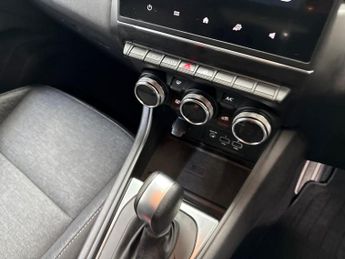 RENAULT CAPTUR 1.6 E-Tech Iconic Edition Suv 5Dr Petrol Hybrid Auto Euro 6 (S/S