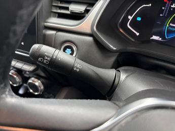 RENAULT CAPTUR 1.6 E-Tech Iconic Edition Suv 5Dr Petrol Hybrid Auto Euro 6 (S/S