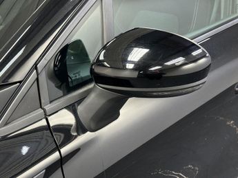 RENAULT CAPTUR 1.6 E-Tech Iconic Edition Suv 5Dr Petrol Hybrid Auto Euro 6 (S/S