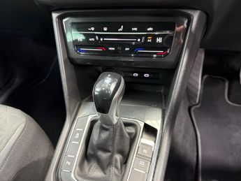 VOLKSWAGEN TIGUAN 1.5 Tsi Life Suv 5Dr Petrol Dsg Euro 6 (S/S) (150 Ps)
