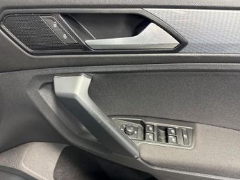 VOLKSWAGEN TIGUAN 1.5 Tsi Life Suv 5Dr Petrol Dsg Euro 6 (S/S) (150 Ps)