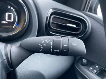 TOYOTA YARIS 1.5 Vvt-H Dynamic Hatchback 5Dr Petrol Hybrid E-Cvt Euro 6 (S/S)