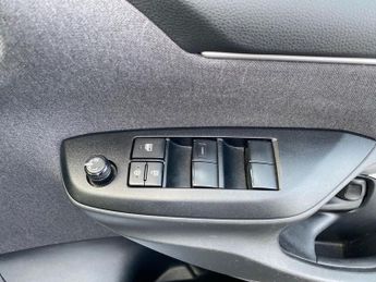 TOYOTA YARIS 1.5 Hybrid Design 5Dr Cvt