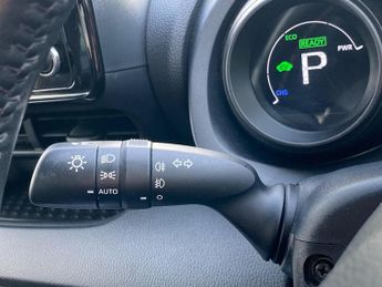 TOYOTA YARIS 1.5 Hybrid Design 5Dr Cvt