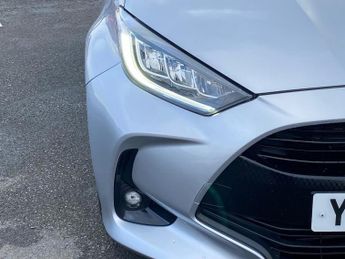 TOYOTA YARIS 1.5 Hybrid Design 5Dr Cvt