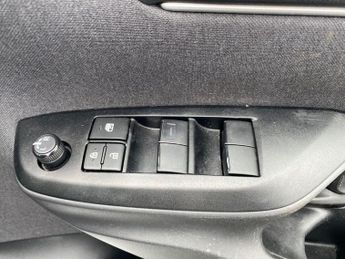 TOYOTA YARIS 1.5 Vvt-H Design Hatchback 5Dr Petrol Hybrid E-Cvt Euro 6 (S/S) 