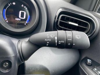 TOYOTA YARIS 1.5 Vvt-H Design Hatchback 5Dr Petrol Hybrid E-Cvt Euro 6 (S/S) 