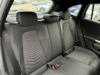 MERCEDES-BENZ GLA Gla 200D Sport Executive 5Dr Auto