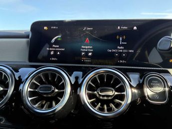 MERCEDES-BENZ CLA Cla 180 Amg Line Premium 4Dr Tip Auto