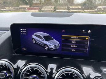 MERCEDES-BENZ GLA Gla 220D 4Matic Amg Line Executive 5Dr Auto
