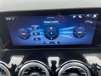 MERCEDES-BENZ GLA Gla 220D 4Matic Amg Line Premium Plus 5Dr Auto