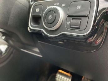 MERCEDES-BENZ CLA Cla 220D Amg Line Premium Plus 4Dr Tip Auto