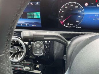 MERCEDES-BENZ CLA Cla 220D Amg Line Premium Plus 4Dr Tip Auto