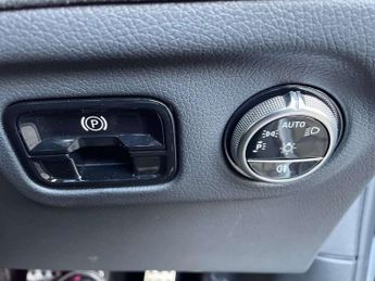 MERCEDES-BENZ EQE Eqe 300 180Kw Amg Line Premium 89Kwh 4Dr Auto