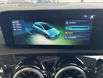 MERCEDES-BENZ CLA Cla 220D Amg Line Premium Plus 5Dr Tip Auto