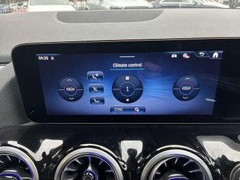 MERCEDES-BENZ GLA Gla 220D 4Matic Amg Line Premium Plus 5Dr Auto