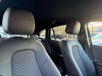 MERCEDES-BENZ GLA Gla 200D Sport Executive 5Dr Auto