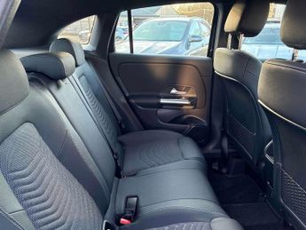 MERCEDES-BENZ GLA Gla 200D Sport Executive 5Dr Auto