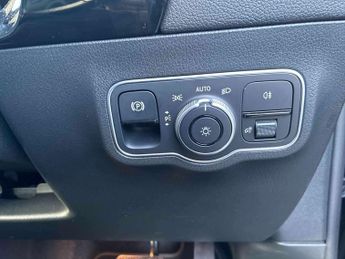 MERCEDES-BENZ GLA Gla 200D Sport Executive 5Dr Auto